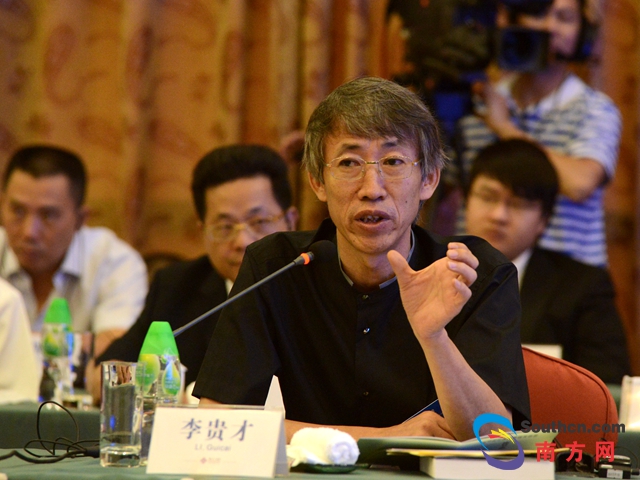 北京大学城市与规划设计学院院长李贵才发言.