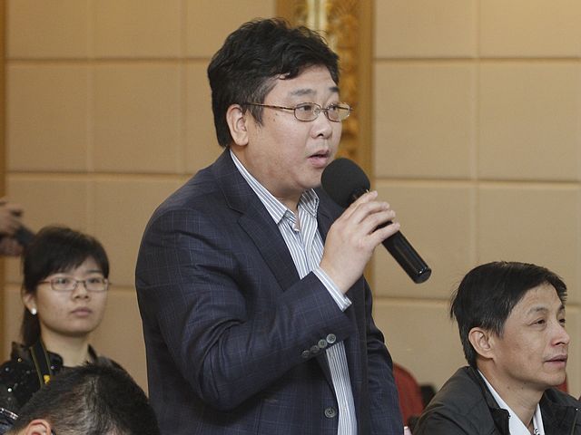 省海洋与渔业局资源环境管理处处长刘思远介绍情况.